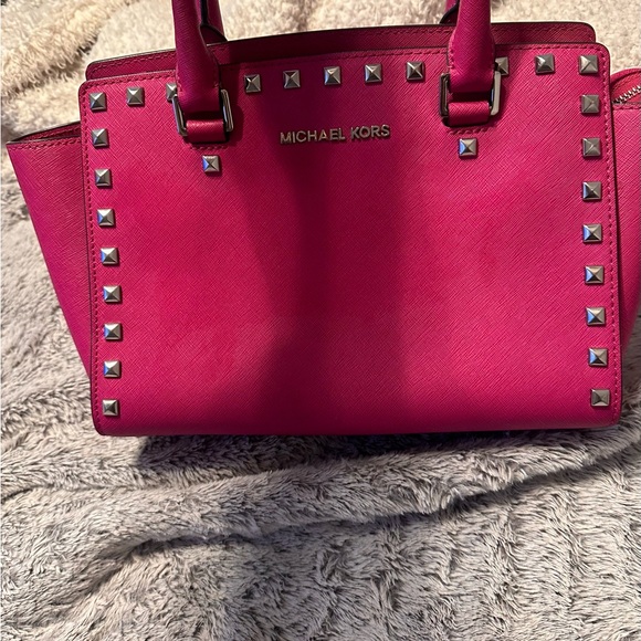 Like new Authentic pink Michael Kors handbag. - Picture 3 of 7